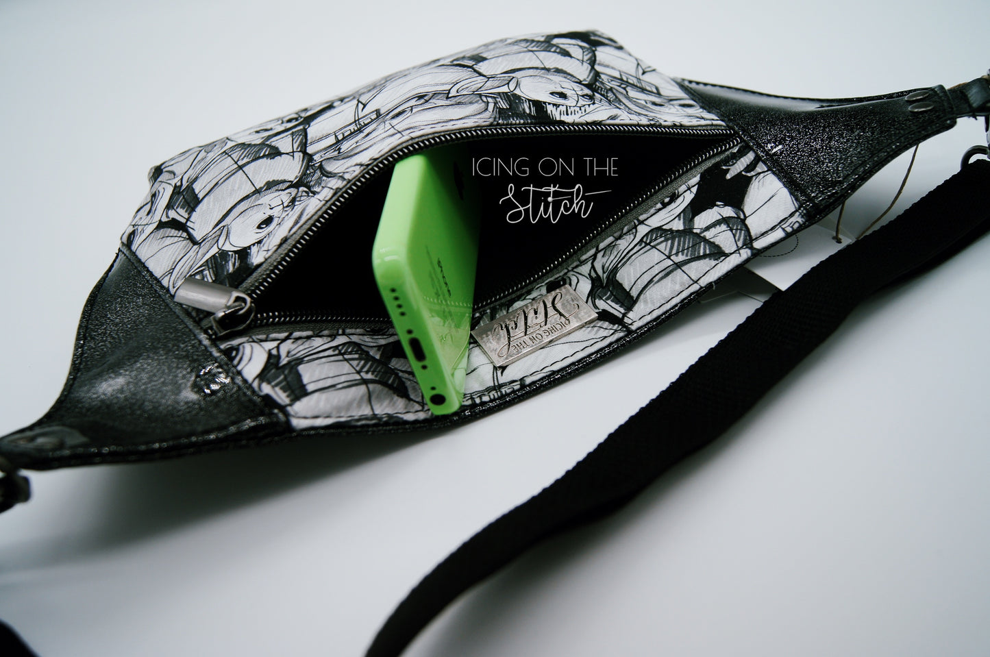 Baby Y Waist Pack Black & White