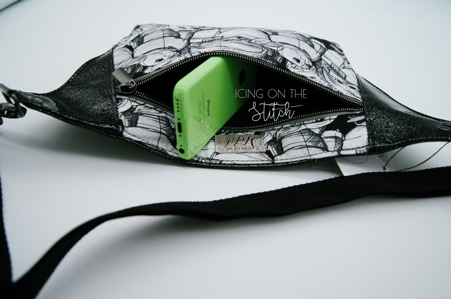 Baby Y Waist Pack Black & White