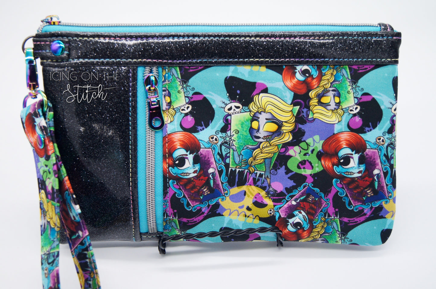Frozen Sisters Zippy Clutch
