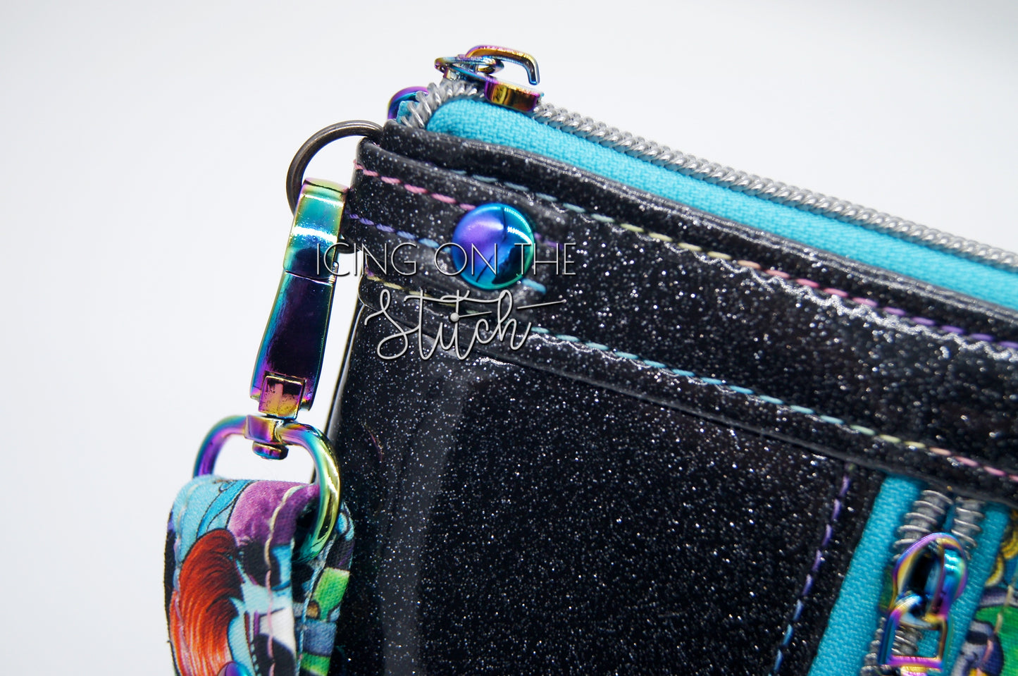 Frozen Sisters Zippy Clutch