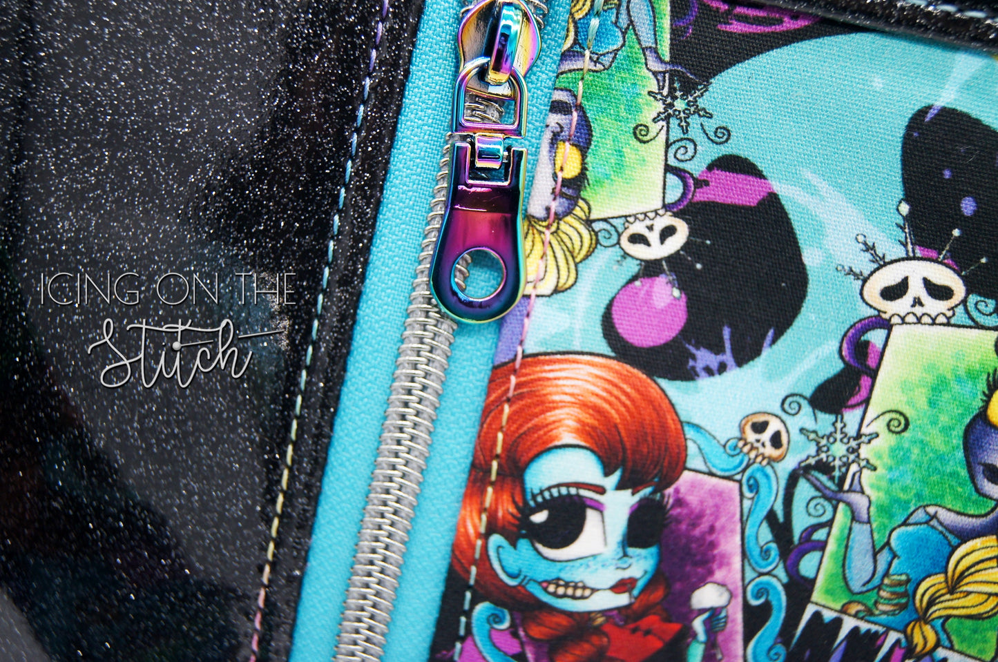 Frozen Sisters Zippy Clutch