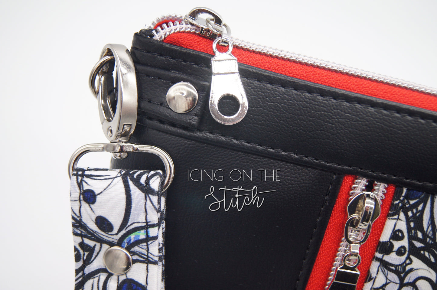 Dalmations Zippy Clutch