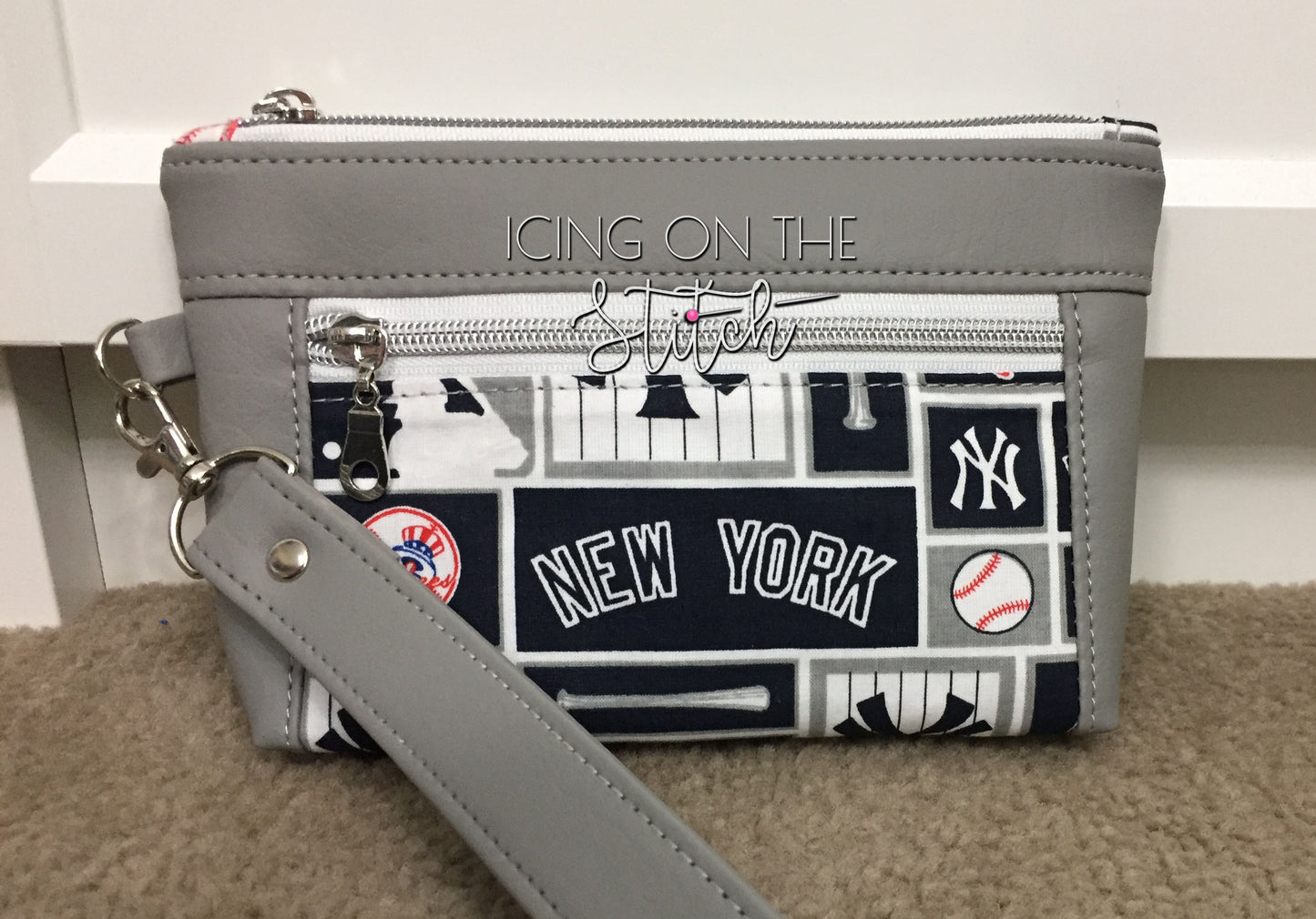 NY Yankees Double Zipper Wristlet
