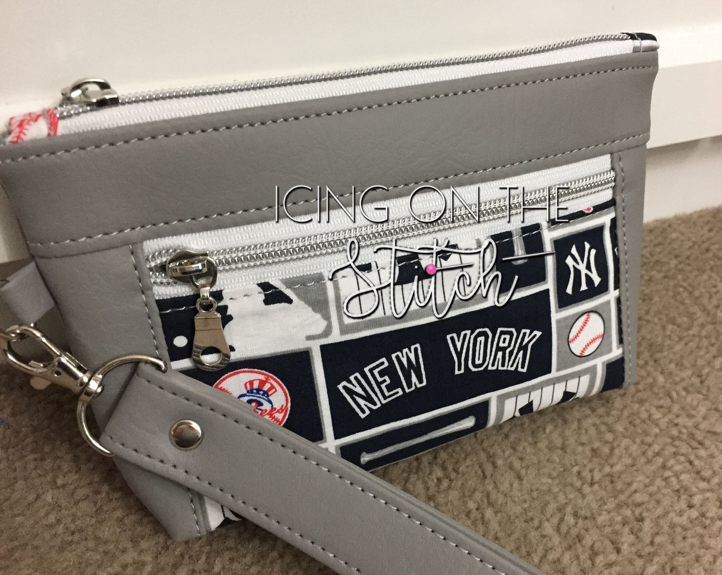 NY Yankees Double Zipper Wristlet